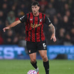 Barcelona má veľkú šancu získať stredného obrancu, ak Deco stlačí spúšť