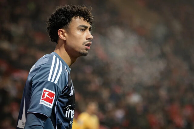 Barcelona sa zamerala na krajného obrancu Bundesligy v hodnote 65 Barcelona sa zamerala na krajného obrancu Bundesligy v hodnote 65 miliónov eur, ktorého sleduje Man City, Liverpool