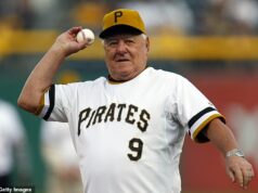 Baseballová ikona Bill Mazeroski, ktorý zasiahol jeden z najznámejších homerunov v histórii, zomrel vo veku 89 rokov Legendárny druhý hráč Pittsburgh Pirates Bill Mazeroski zomrel vo veku 89 rokov