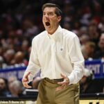 Joe Scott opustil svoj post trénera letectva - mesiac po tom, čo bol suspendovaný na neurčito