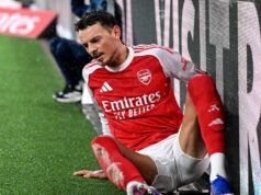 Ben White prerušil mlčanie a po prijatí Mikela Artetu vydal aktualizáciu zranenia Arsenalu LONDÝN, ANGLICKO - 15. FEBRUÁRA: Ben White z Arsenalu narazí na palubu počas zápasu štvrtého kola Emirates FA Cup medzi Arsenalom a Wigan Athletic 15. februára 2026 v Londýne v Anglicku. (Foto: Stuart MacFarlane/Arsenal FC cez Getty Images)