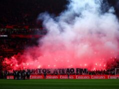 Benfica suspendovala piatich fanúšikov za údajné rasistické poznámky počas súboja s Realom Madrid Benfica suspendovala piatich fanúšikov za údajné rasistické poznámky počas súboja s Realom Madrid