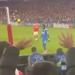 Zábery ukazujú, ako sa fanúšikovia snažia nepriateľským spôsobom upútať pozornosť Viniciusa Jnr