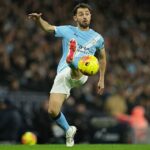 Bernardo Silva z Manchestru City delí len dve karty od dvojzápasového dištancu