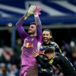 Brankár Leedsu Lucas Perri si v penaltovom rozstrele poradil s priamym kopom, aby pomohol svojej strane rozbehnúť Birmingham.