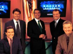 „Bol som vyhodený z futbalovej soboty za poznámku, ktorú som urobil – teraz je relácia Sky Sports jednoducho nevýrazná.“ Rodney Marsh sa usmieva do kamery