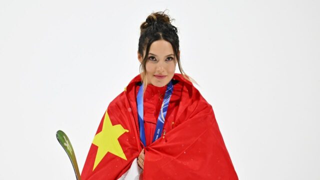 Boomer Esiason hovorí, že Eileen Gu je „neznesiteľná“, má na olympiáde jednoduché otázky
