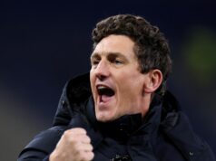 Brentford odovzdal Keithovi Andrewsovi novú ŠESŤROČNÚ zmluvu ako šéf v histórii Keith Andrews oslavuje víťazstvo v Brentforde