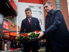 Bruno Fernandes a Michael Carrick sa pripojili k fanúšikom Man United na spomienkovej slávnosti za obete leteckej katastrofy v Mníchove 68 rokov po tragédii Hlavný tréner Man United Michael Carrick a manažér ženského tímu Marc Skinner položili veniec na piatkovom ceremoniáli na Old Trafford.