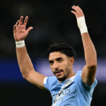 Michael Carrick z Manchestru United hovorí počas tlačovej konferencie