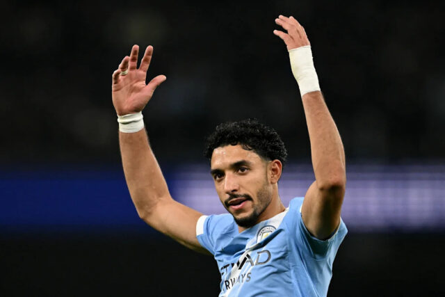 Michael Carrick z Manchestru United hovorí počas tlačovej konferencie