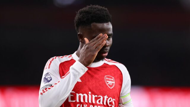 Bukayo Saka je „citlivý na prístupy“ od útočiacich trénerov

