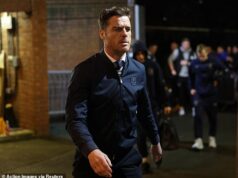 Burnley nemôže zaparkovať autobus! Prečo je výkop Clarets proti Crystal Palace odložený Tím Scotta Parkera z Burnley dorazil do Selhurst Parku neskoro po tom, čo ho zachytila premávka