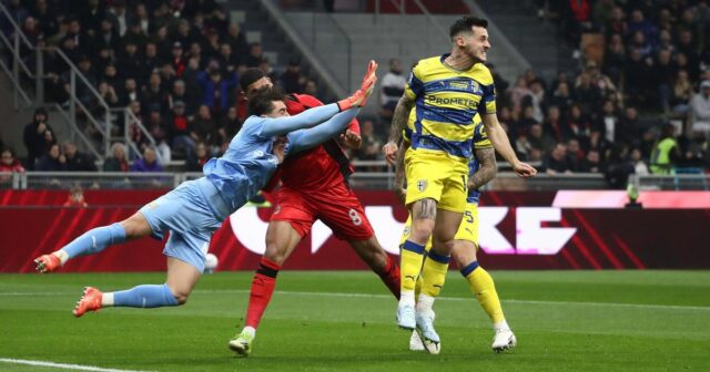 Bývalá anglická hviezda Ruben Loftus-Cheek sa po zranení hlavy ponáhľal Ruben Loftus-Cheek
