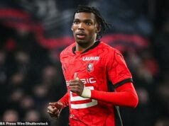 Bývalá francúzska hviezda označuje Liverpool za „prísačov“, ktorí „stratili rozum“ kvôli rozhodnutiu podpísať Jeremyho Jacqueta z Rennes vo výške 60 miliónov libier Liverpool bol označený za „prísačov“, ktorí „stratili rozum“ po tom, čo minuli 60 miliónov libier na obrancu Rennes Jeremyho Jacqueta.