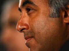 Bývalého majiteľa Premier League dobodali v londýnskom dome maskovaní lupiči | Futbal | Šport Bývalého majiteľa Premier League dobodali v londýnskom dome maskovaní lupiči | Futbal | Šport