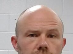 Bývalú trénerku zlatej medailistky zo zimných olympijských hier v USA Amber Glennovú zatkli pre obvinenia zo sexuálneho napadnutia Benjamin Shroats (47) čelí obvineniu z neslušnosti s dieťaťom a sexuálneho napadnutia