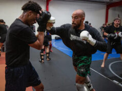 Bývalý linebacker z Oregonu AJ Hotchkins sa rozhodol prepustiť súťaž UFC Download app from appStore