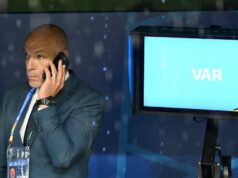 Bývalý rozhodca Premier League povedal Howardovi Webbovi, aby odišiel z práce po posledných chybách Howard Webb