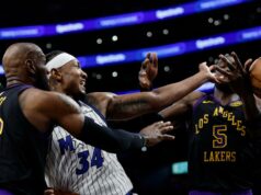 Bzučiak LeBrona Jamesa zlyhal, keď Lakers prepadli Magicu Bzučiak LeBrona Jamesa zlyhal, keď Lakers prepadli Magicu