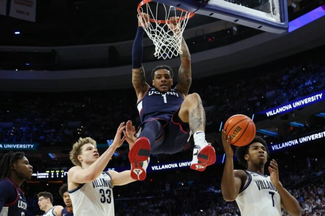 Č. 5 UConn špurt druhého polčasu prekonal Villanova Basketbal NCAA: Connecticut, Villanova
