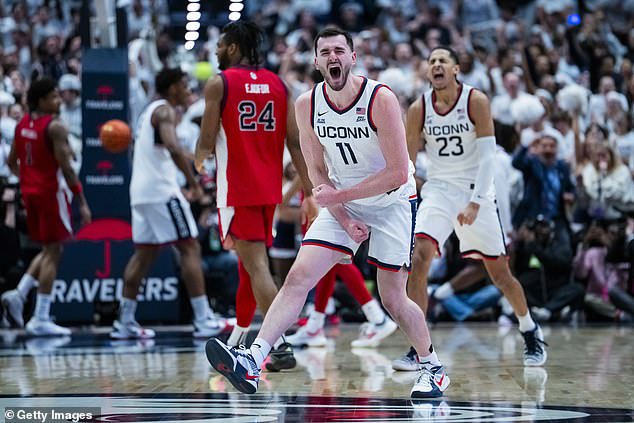 Č. 6 UConn vykuchal č. 15 St. John's 72-40 a Č. 6 UConn vyvrhol č. 15 St. John's v odvetnom zápase, ktorý prekonal očakávania