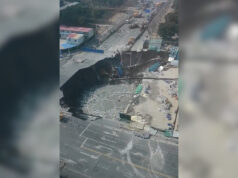 CCTV video zachytáva moment, keď prehltne cestu v Šanghaji | Infraštruktúra CCTV video zachytáva moment, keď prehltne cestu v Šanghaji | Infraštruktúra