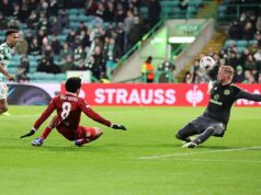CELTIC 1 STUTTGART 4: Je to koniec cesty pre mužov Martina O’Neilla, pretože nemilosrdný Stuttgart potrestal Schmeichela v noci, na ktorú zabudol pre dánskeho brankára Tiago Tomas uzatvára skóre Stuttgartu svojim vražedným štvrtým gólom v Celtic Parku