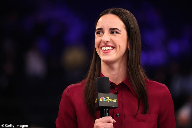 Caitlin Clark rozzúri basketbalových fanúšikov, keď žiari na debute NBC Caitlin Clark rozzúri basketbalových fanúšikov, keď žiari na debute NBC pred súbojom Knicks-Lakers