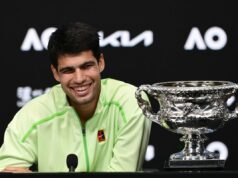 Carlos Alcaraz po víťazstve na Australian Open odhalil svoje ďalšie tetovanie Carlos Alcaraz pridal titul na Australian Open, aby dokončil svoju sadu majorov (Getty Images)