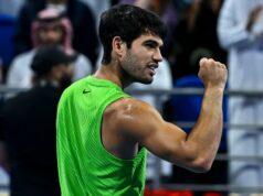 Carlos Alcaraz reaguje po záverečnej majstrovskej triede Dauha Open Carlos Alcaraz reaguje po záverečnej majstrovskej triede Dauha Open