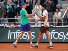 Carlos Alcaraz sa venuje vyhlásenému cieľu Jannika Sinnera na Roland Garros 2026 Autor fotografie: Clive Brunskill/Getty Images