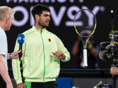 Carlos Alcaraz umlčí všetkých zostávajúcich pochybovačov a vyhrá Dauhu v priamych setoch 30. januára 2026; Melbourne, Viktória, Austrália; Španiel Carlos Alcaraz oslavuje víťazstvo nad Nemcom Alexandrom Zverevom v semifinále dvojhry mužov na Australian Open v Rod Laver Arene v Melbourne Parku. Povinný kredit: Mike Frey-Imagn Images