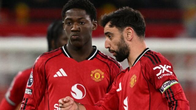 Casemiro si počas tréningu všimne črtu Bruna Fernandesa v Kobbie Mainoo
