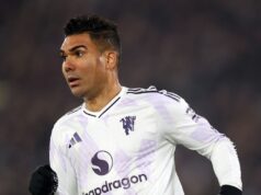 Casemiro ‚telefonuje po nasledujúcej akcii‘, pretože porušuje Carrick|Futbal|Športovú aktivitu Casemiro 'telefonuje po nasledujúcej akcii', pretože porušuje Carrick|Futbal|Športovú aktivitu