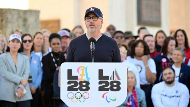 Casey Wasserman predáva talentovú agentúru po e-mailoch od Ghislaine Maxwell: správa
