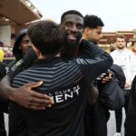 Celtic získa Alexa Oxlade-Chamberlaina cez bývalého francúzskeho reprezentanta Tiémouého Bakayoka