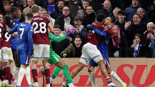 Chelsea a West Ham dostali vysokú pokutu za hromadnú bitku na konci londýnskeho derby
