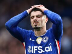 Chelsea dostane najhorší scenár pre bitku Ligy majstrov, pretože Liam Rosenior čelí obrovskému problému Pedro Neto z Chelsea počas zápasu Premier League medzi Chelsea a Burnley na Stamford Bridge 21. februára 2026 v Londýne, Spojené kráľovstvo