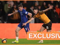 Chelsea je pripravená predať cieľ Man United Liam Delap reaguje počas zápasu Chelsea vs Wolves