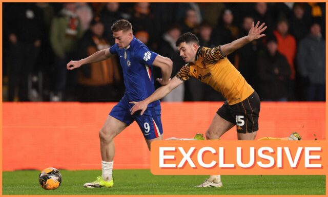 Liam Delap reaguje počas zápasu Chelsea vs Wolves