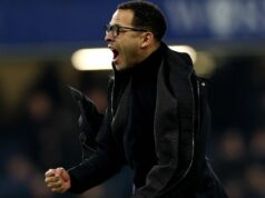 Chelsea uzatvára zmluvu s dvojitým termínom ako hviezda opúšťa klub už PIATY krát Liam Rosenior oslavuje víťazstvo Chelsea na Stamford Bridge