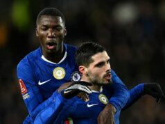 Chelsea získala novú hotovosť po tom, čo pred koncom prestupového obdobia preinvestovala viac ako 42 miliónov libier Pedro Neto z Chelsea oslavuje strelenie prvého gólu svojho tímu so spoluhráčom Moisesom Caicedom počas zápasu štvrtého kola Emirates FA Cup medzi Hull City a Chelsea.