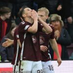 Islam Chesnokov po strelení víťazného gólu Hearts hľadí k nebesiam