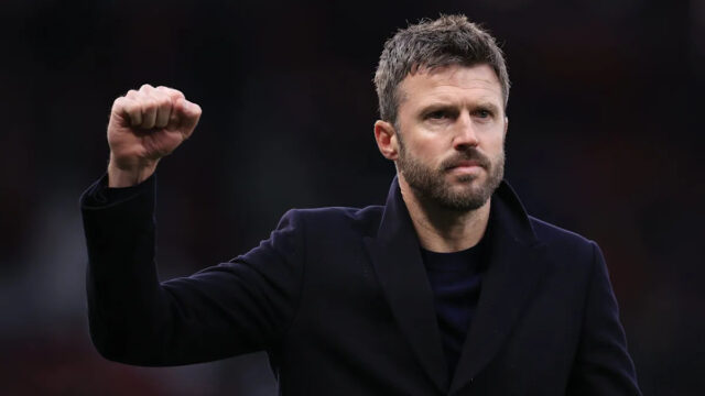 "Cítim sa tu ako doma" - Carrick naznačuje, že chce zostať v Man Utd

