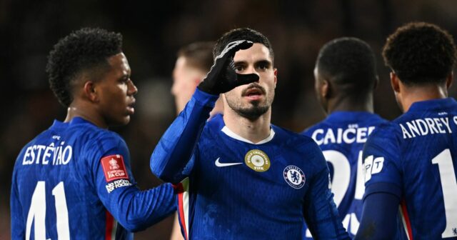 Čo povedala hviezda Chelsea Pedrovi Netovi v zmätku v Hulle Pedro Neto oslavuje