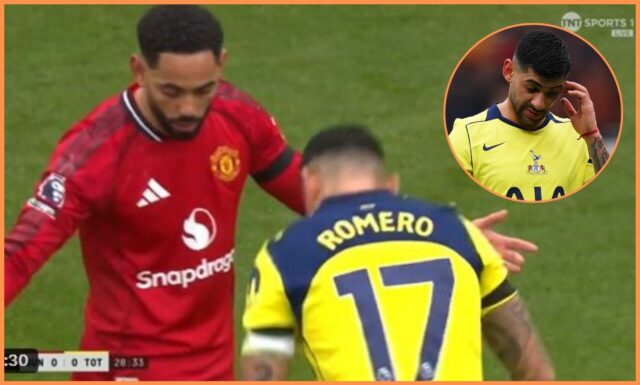 Cristian Romero z Tottenhamu dostáva proti Manchestru United červenú kartu