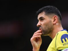 Cristian Romero označil „zodpovednosť“ za výzvu na zbavenie sa kapitánskeho kresla Tottenhamu Jay Bothroyd je presvedčený, že Cristian Romero by mal byť zbavený funkcie kapitána Spurs po jeho druhej červenej karte v sezóne.