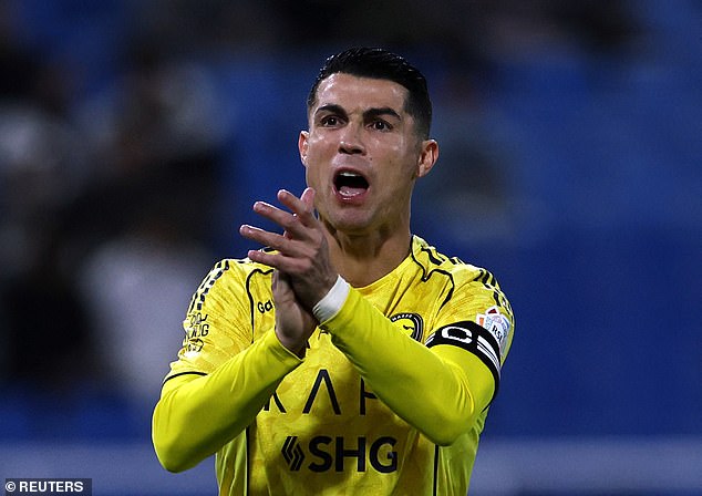 Cristiano Ronaldo prehral svoju prestupovú vojnu, keď Karim Benzema podpísal Cristiano Ronaldo prehral svoju prestupovú vojnu po tom, čo udrel na nedostatok výdavkov Al-Nassr