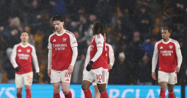 Ďalších päť zápasov o titul v Premier League, keď Arsenalu Arsenalu sa v súboji s Manchestrom City nepodarilo zabezpečiť zisk titulu v Premier League